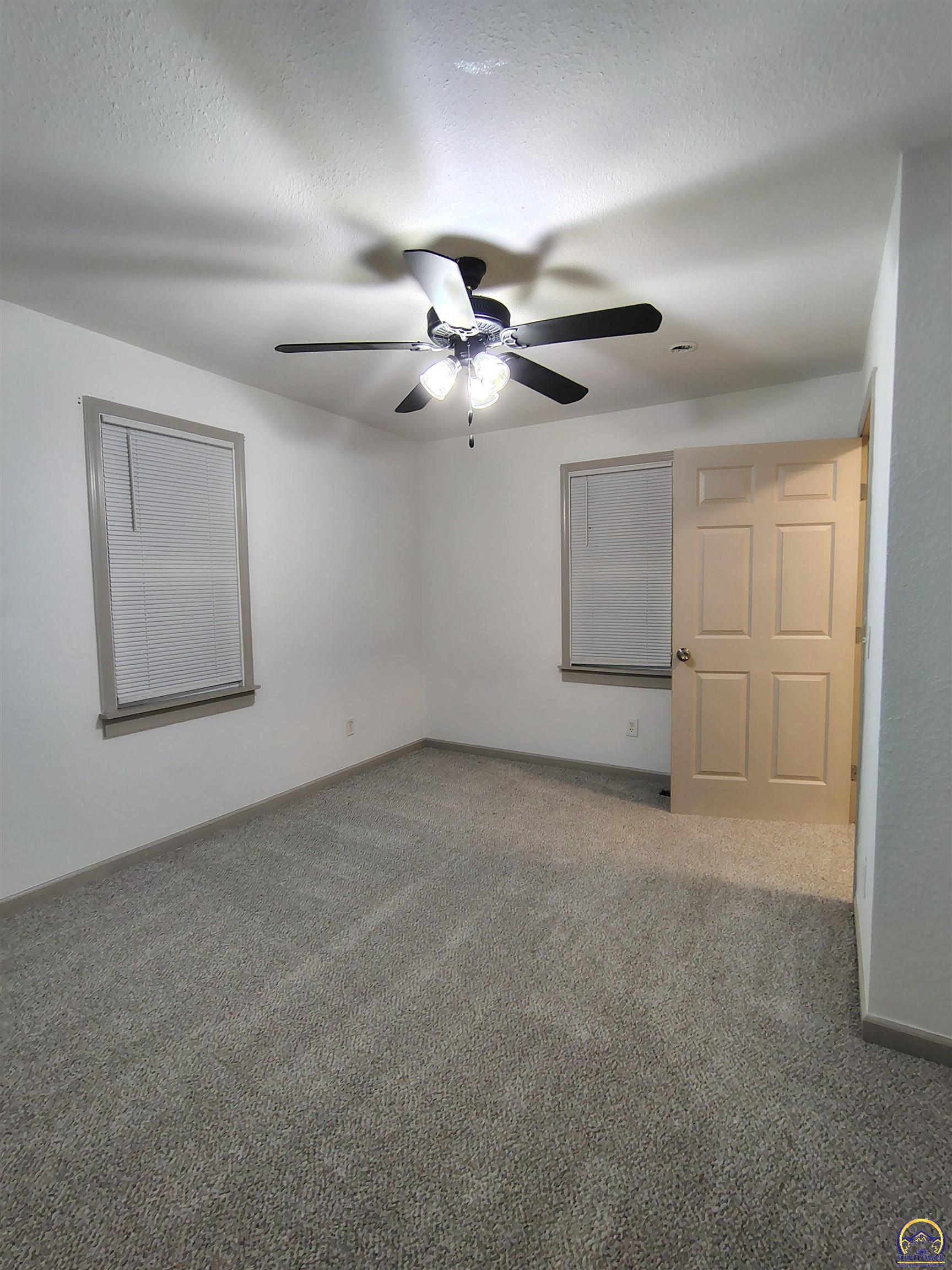 Topeka, Kansas 66608, United States, 3 Bedrooms Bedrooms, ,3 BathroomsBathrooms,Residential,Pending,115902