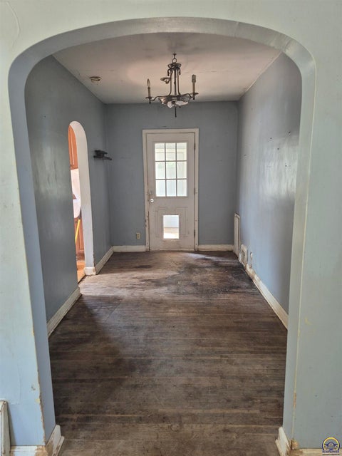 Tiny photo for 2321 SE Maryland Ave, Topeka, KS 66605 (MLS # 246352)