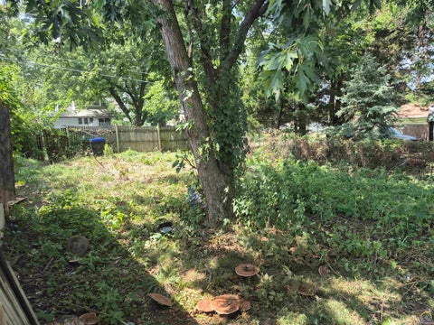 Tiny photo for 2321 SE Maryland Ave, Topeka, KS 66605 (MLS # 246352)