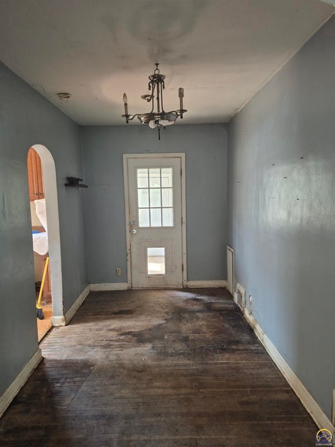 Tiny photo for 2321 SE Maryland Ave, Topeka, KS 66605 (MLS # 246352)