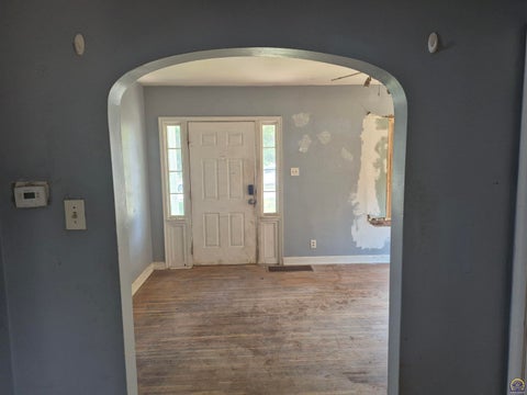 Tiny photo for 2321 SE Maryland Ave, Topeka, KS 66605 (MLS # 246352)