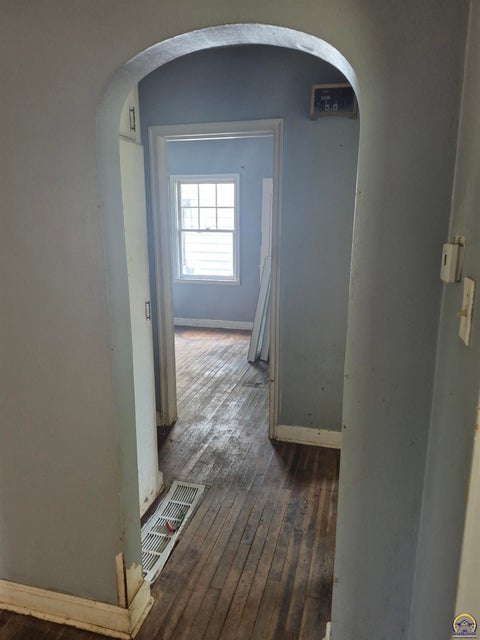 Tiny photo for 2321 SE Maryland Ave, Topeka, KS 66605 (MLS # 246352)