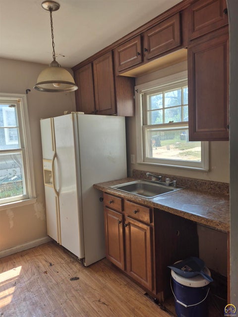 Tiny photo for 2321 SE Maryland Ave, Topeka, KS 66605 (MLS # 246352)