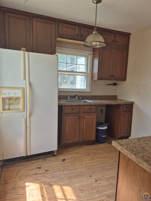 Tiny photo for 2321 SE Maryland Ave, Topeka, KS 66605 (MLS # 246352)
