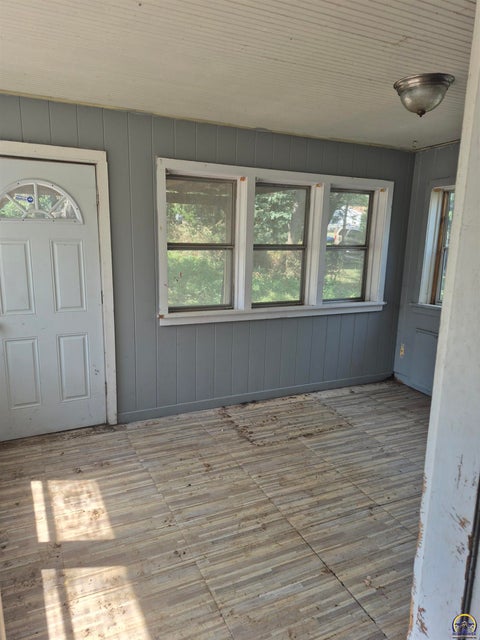 Tiny photo for 2321 SE Maryland Ave, Topeka, KS 66605 (MLS # 246352)