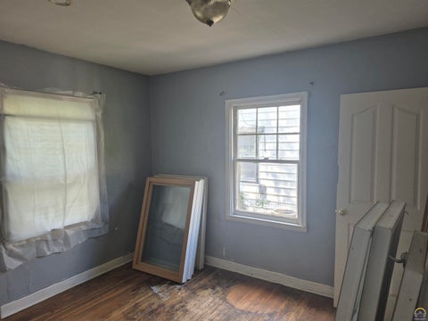 Tiny photo for 2321 SE Maryland Ave, Topeka, KS 66605 (MLS # 246352)