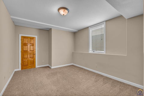 Tiny photo for 1106 SW Red Oaks Ct, Topeka, KS 66615 (MLS # 245405)