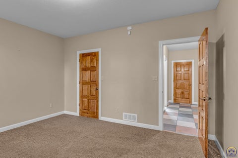 Tiny photo for 1106 SW Red Oaks Ct, Topeka, KS 66615 (MLS # 245405)