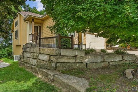 Tiny photo for 1106 SW Red Oaks Ct, Topeka, KS 66615 (MLS # 245405)