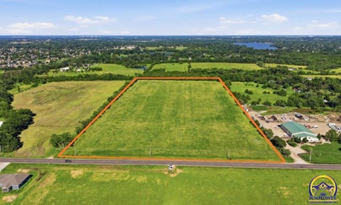 Photo of SW Auburn Rd, Topeka, KS 66614 (MLS # 245326)