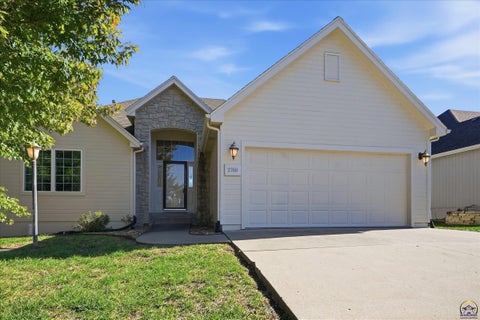 Photo of 2760 SW Blue Stem Dr, Topeka, KS 66614 (MLS # 247094)