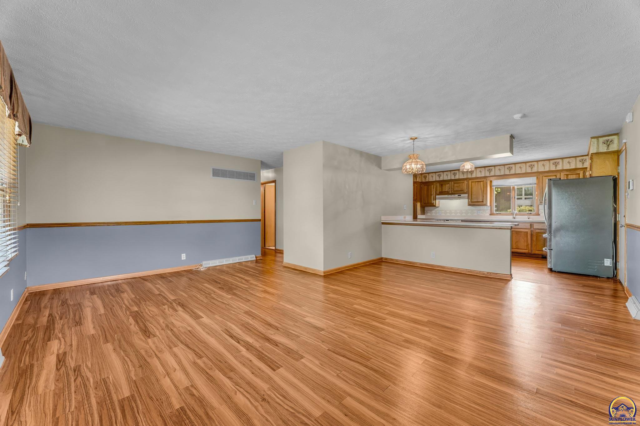 Topeka, Kansas 66611, United States, 5 Bedrooms Bedrooms, ,3 BathroomsBathrooms,Residential,Active,213496