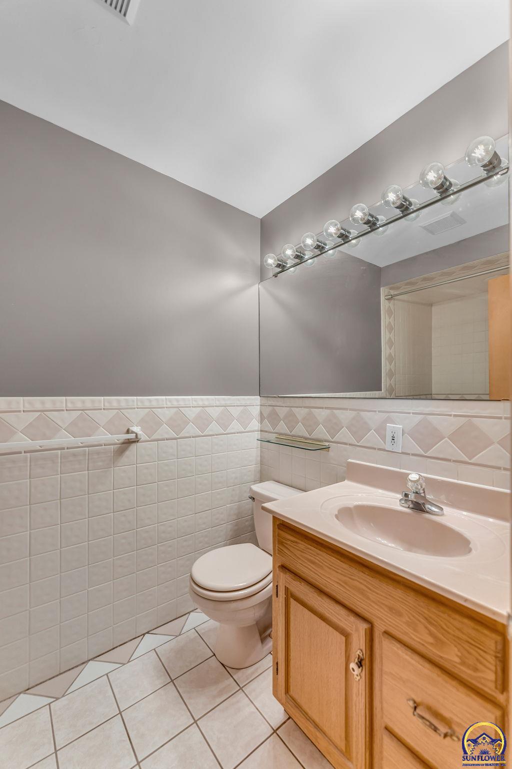 Topeka, Kansas 66611, United States, 5 Bedrooms Bedrooms, ,3 BathroomsBathrooms,Residential,Active,213496