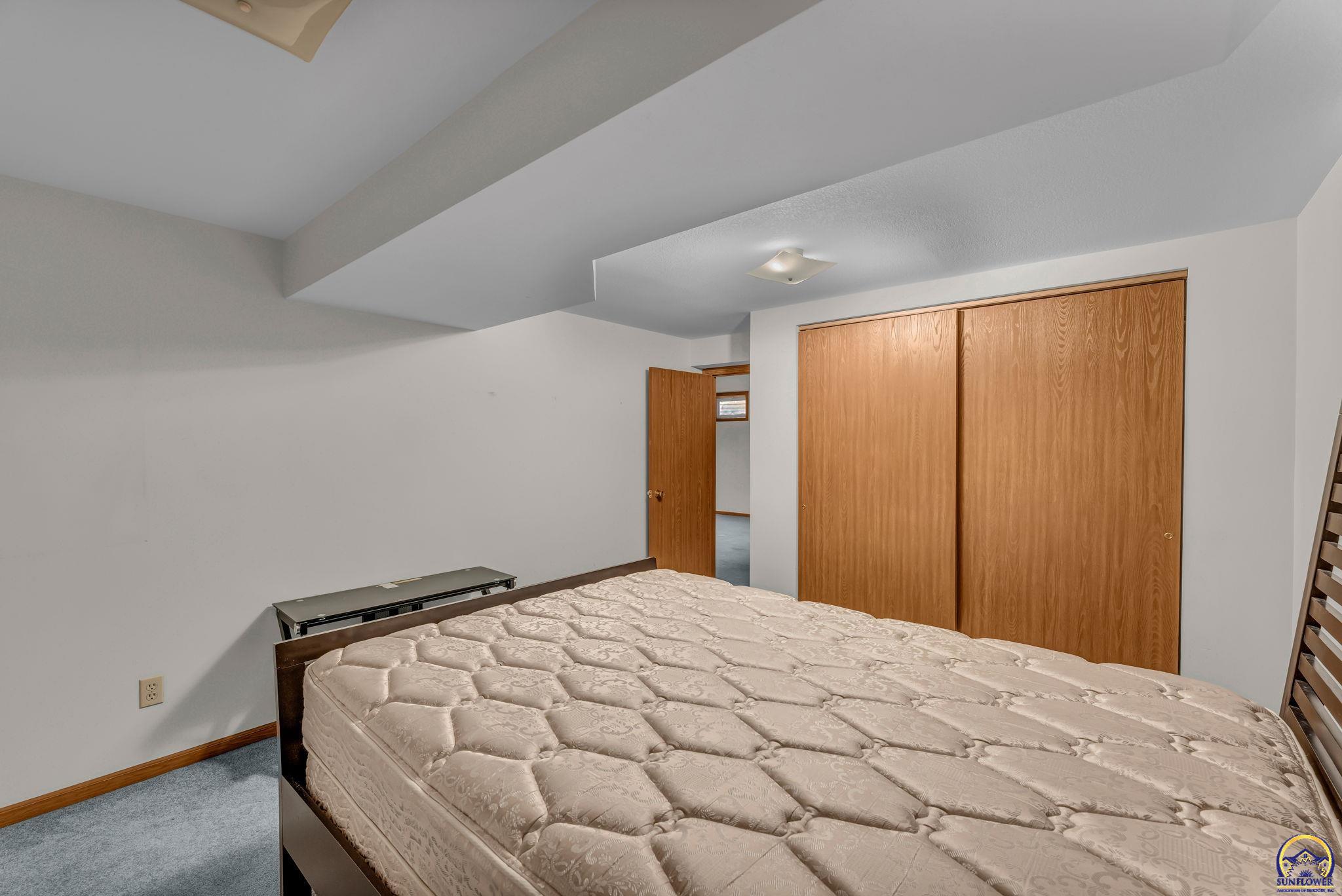 Topeka, Kansas 66611, United States, 5 Bedrooms Bedrooms, ,3 BathroomsBathrooms,Residential,Active,213496