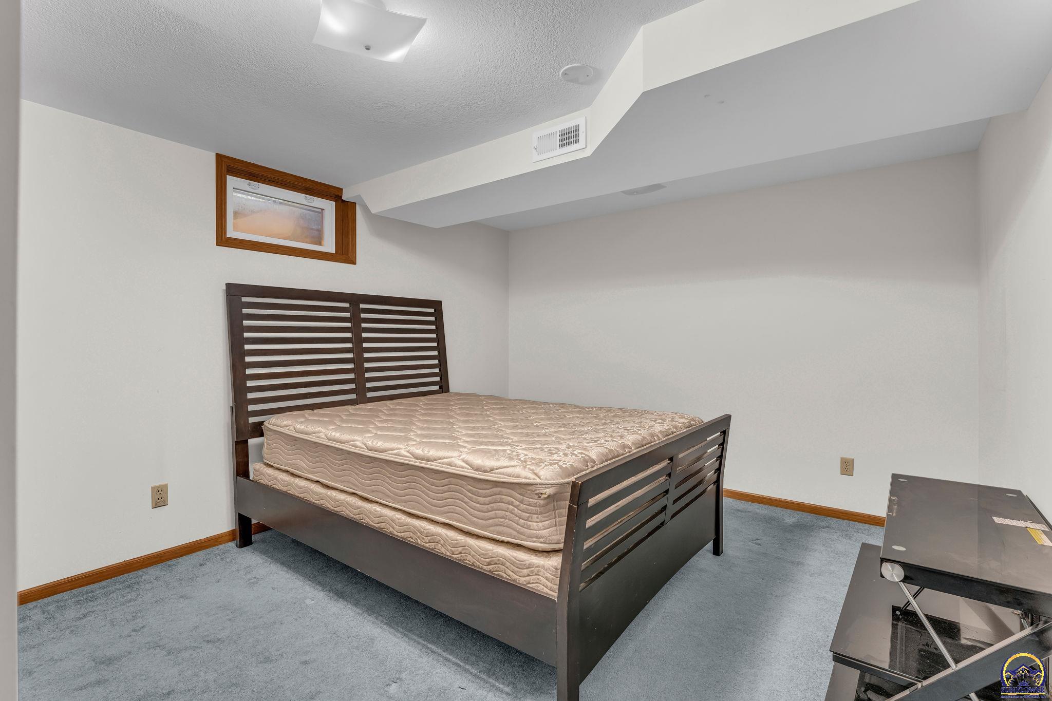 Topeka, Kansas 66611, United States, 5 Bedrooms Bedrooms, ,3 BathroomsBathrooms,Residential,Active,213496