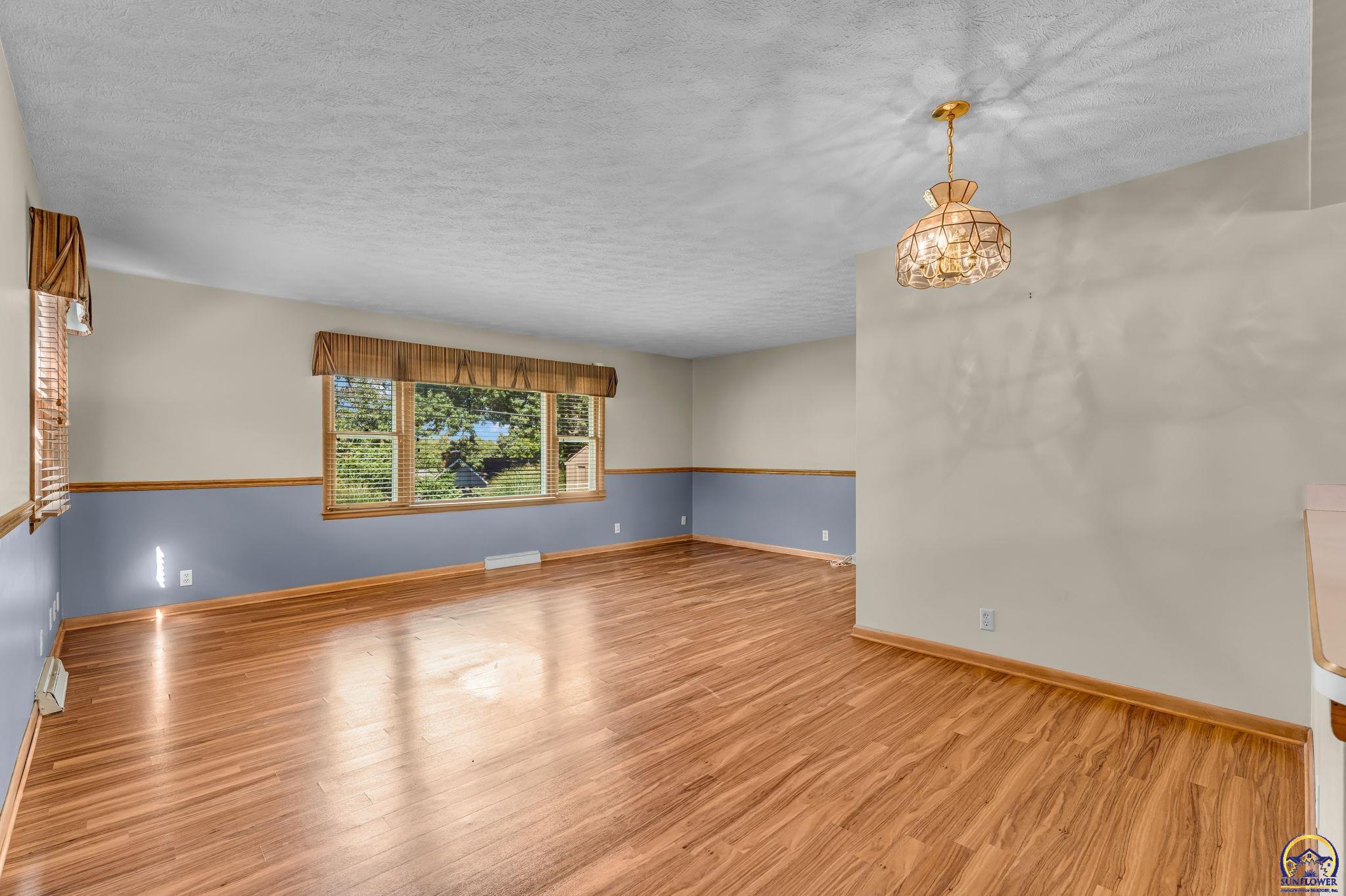 Topeka, Kansas 66611, United States, 5 Bedrooms Bedrooms, ,3 BathroomsBathrooms,Residential,Active,213496