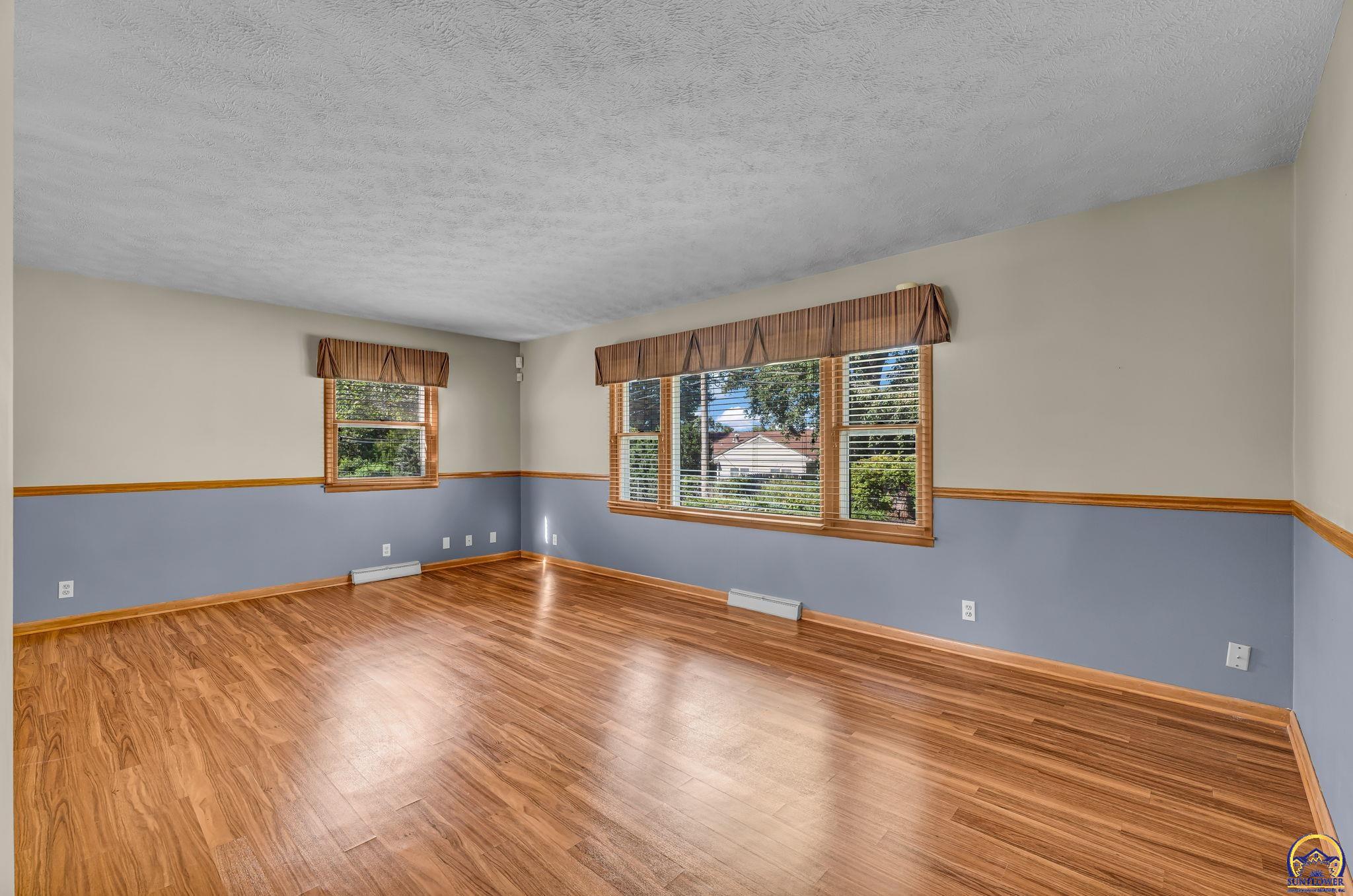 Topeka, Kansas 66611, United States, 5 Bedrooms Bedrooms, ,3 BathroomsBathrooms,Residential,Active,213496