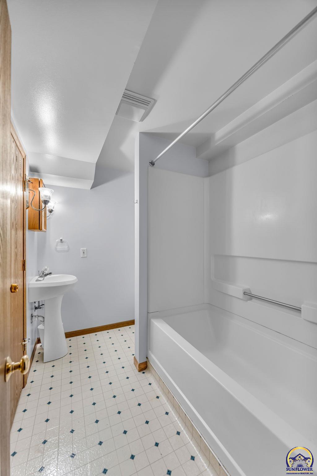 Topeka, Kansas 66611, United States, 5 Bedrooms Bedrooms, ,3 BathroomsBathrooms,Residential,Active,213496