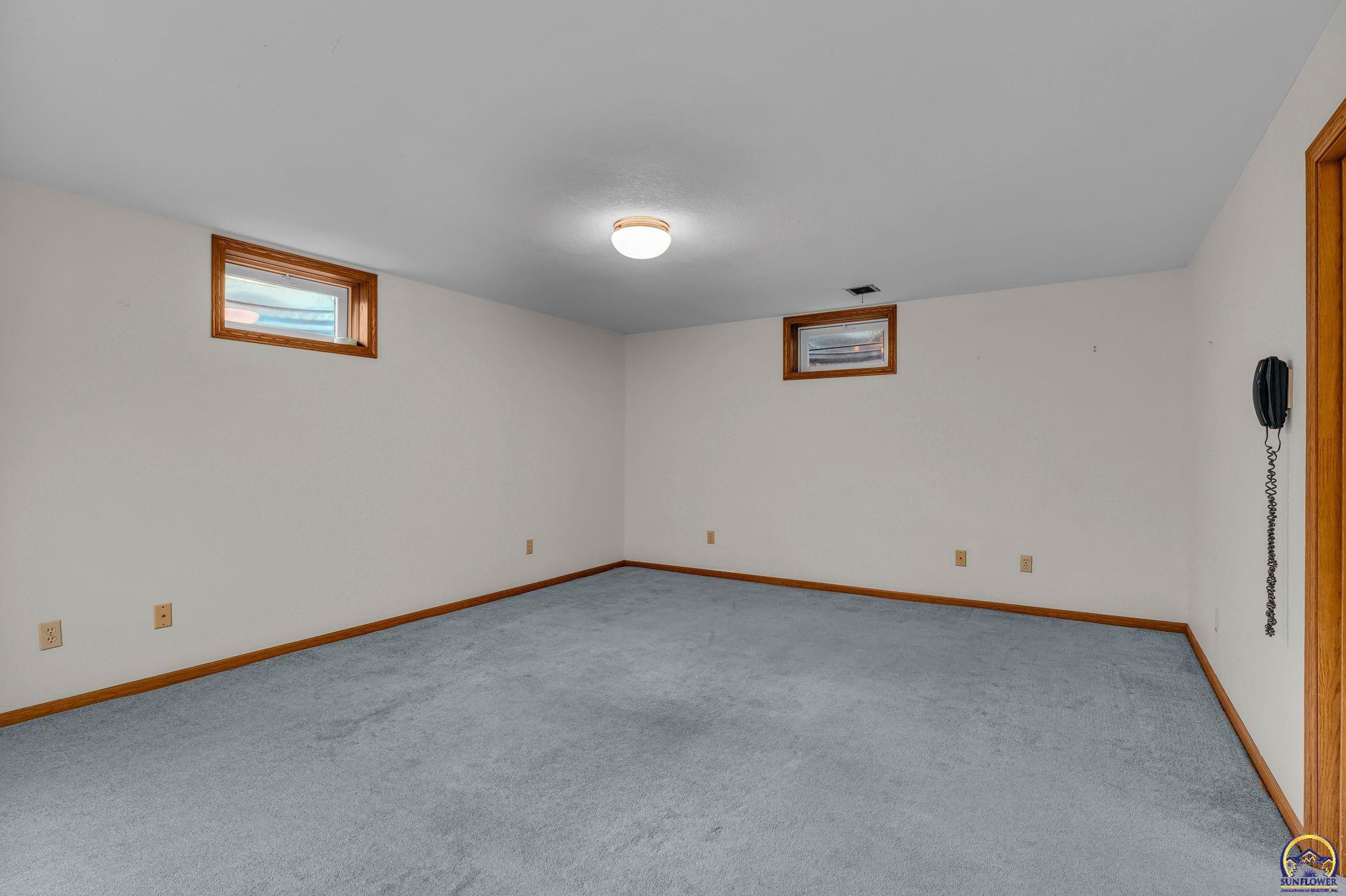 Topeka, Kansas 66611, United States, 5 Bedrooms Bedrooms, ,3 BathroomsBathrooms,Residential,Active,213496