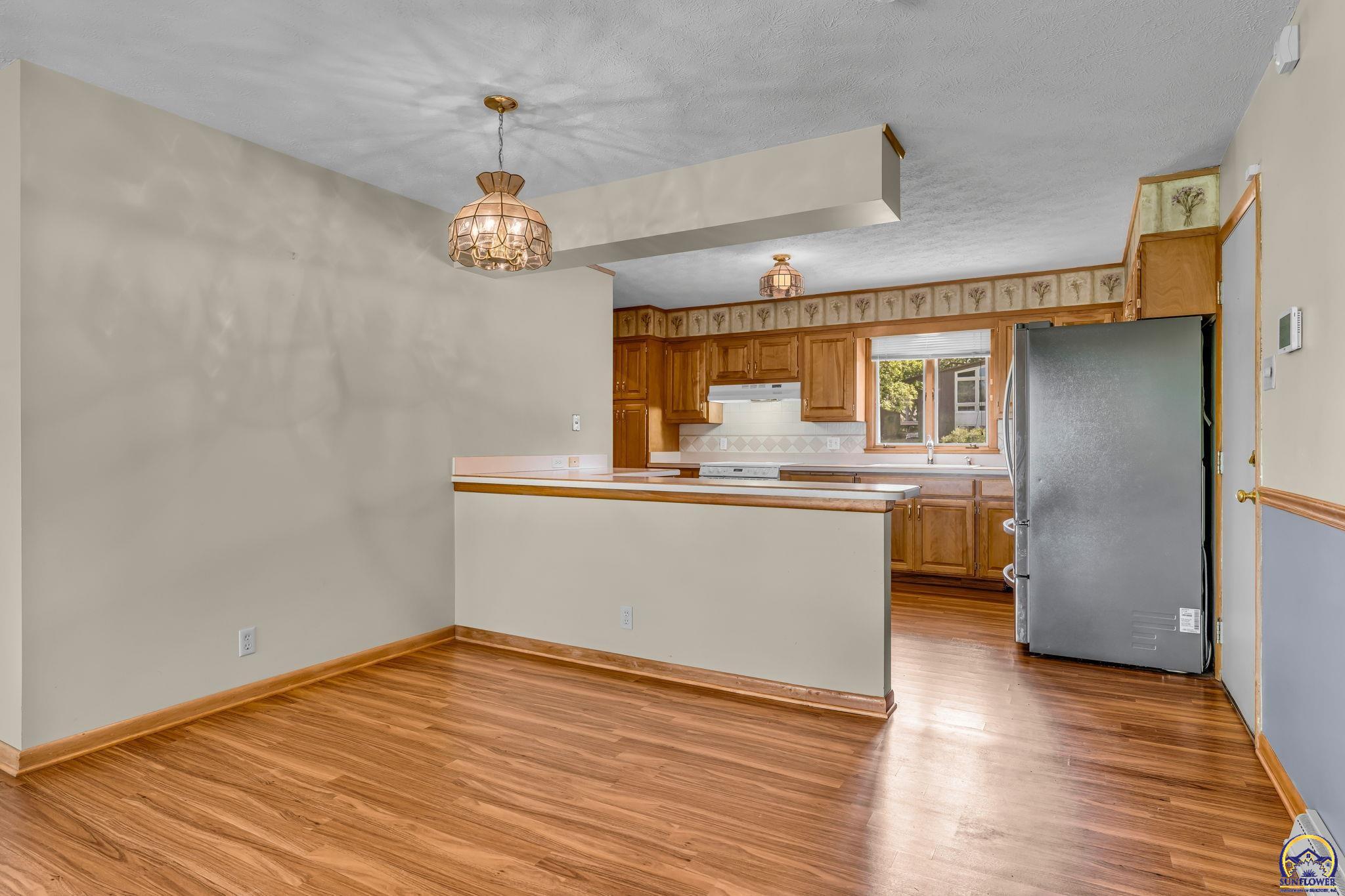 Topeka, Kansas 66611, United States, 5 Bedrooms Bedrooms, ,3 BathroomsBathrooms,Residential,Active,213496