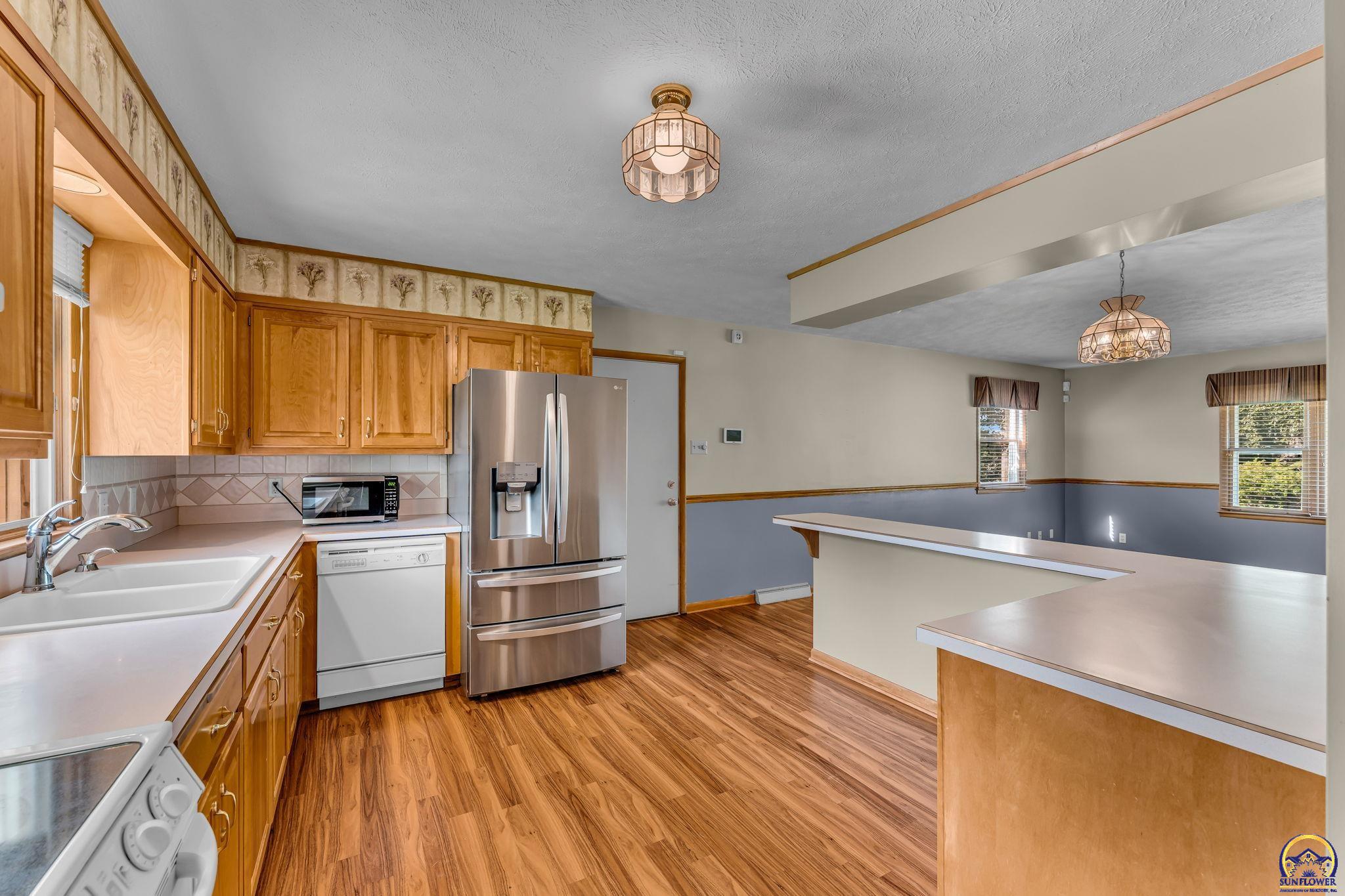 Topeka, Kansas 66611, United States, 5 Bedrooms Bedrooms, ,3 BathroomsBathrooms,Residential,Active,213496