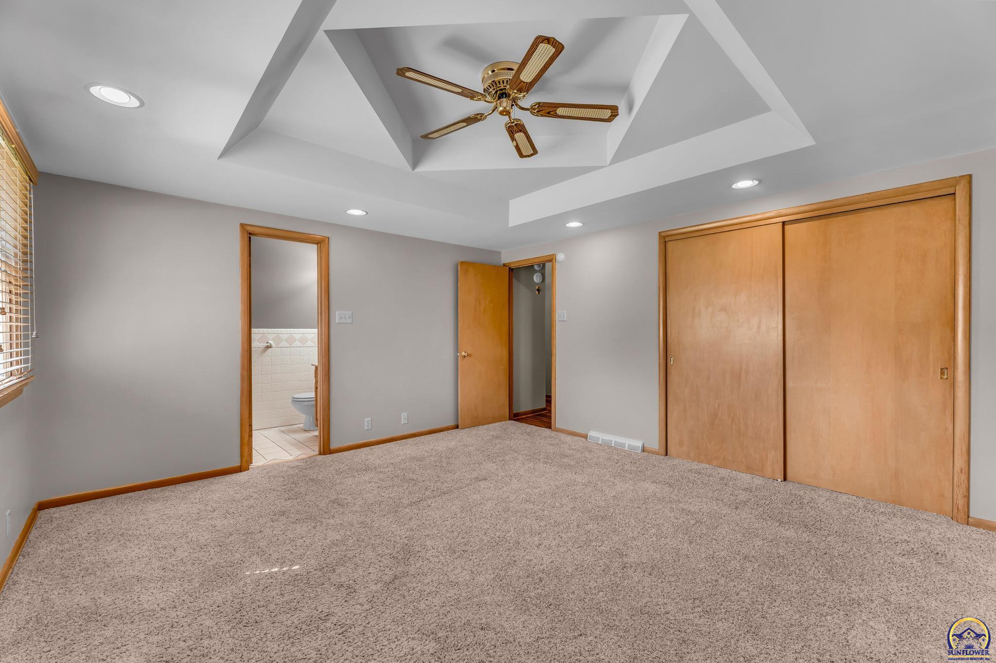 Topeka, Kansas 66611, United States, 5 Bedrooms Bedrooms, ,3 BathroomsBathrooms,Residential,Active,213496