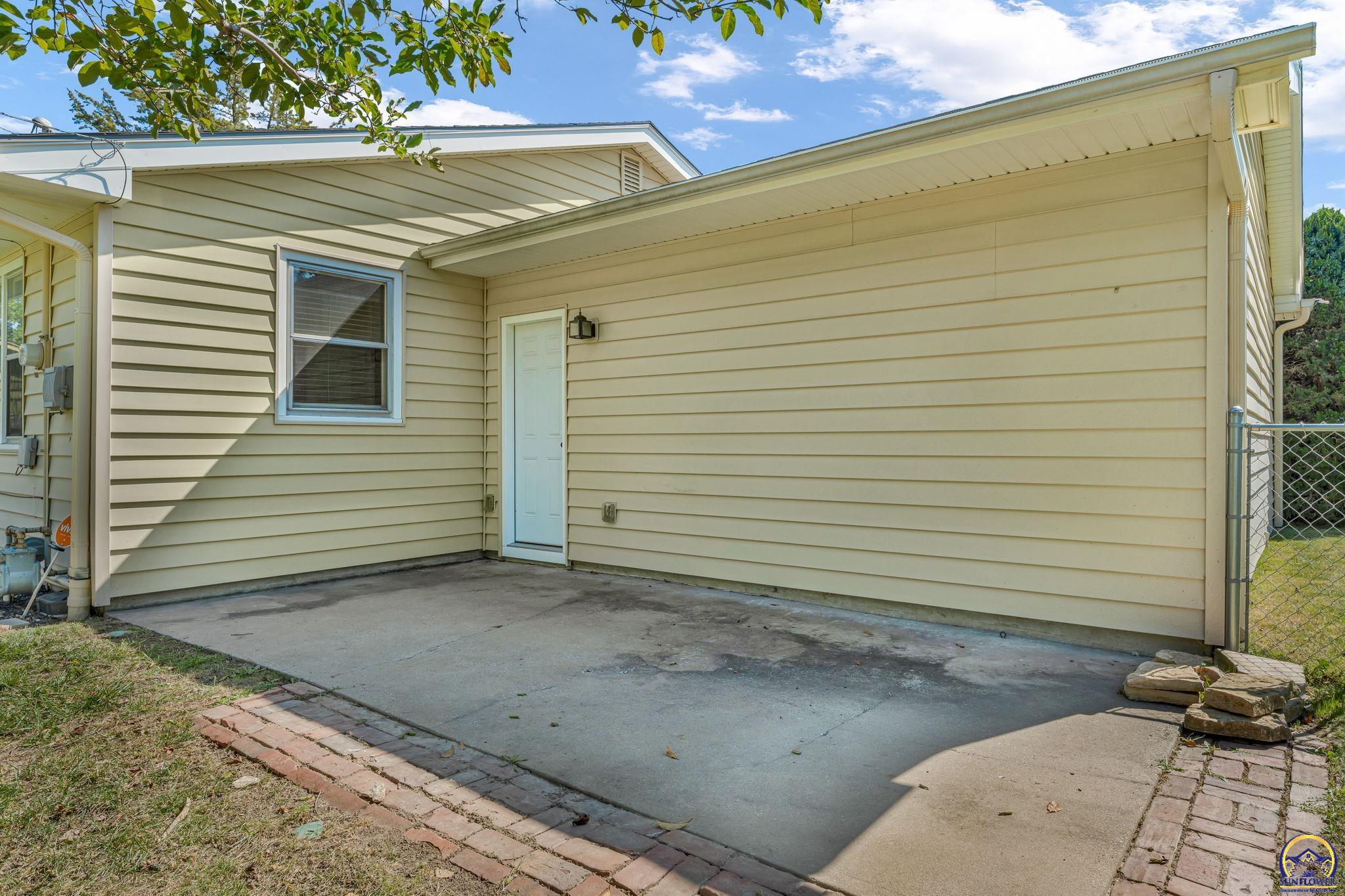 Topeka, Kansas 66611, United States, 5 Bedrooms Bedrooms, ,3 BathroomsBathrooms,Residential,Active,213496