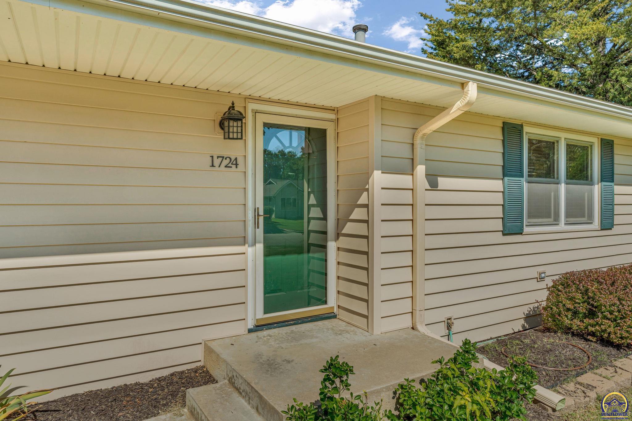 Topeka, Kansas 66611, United States, 5 Bedrooms Bedrooms, ,3 BathroomsBathrooms,Residential,Active,213496