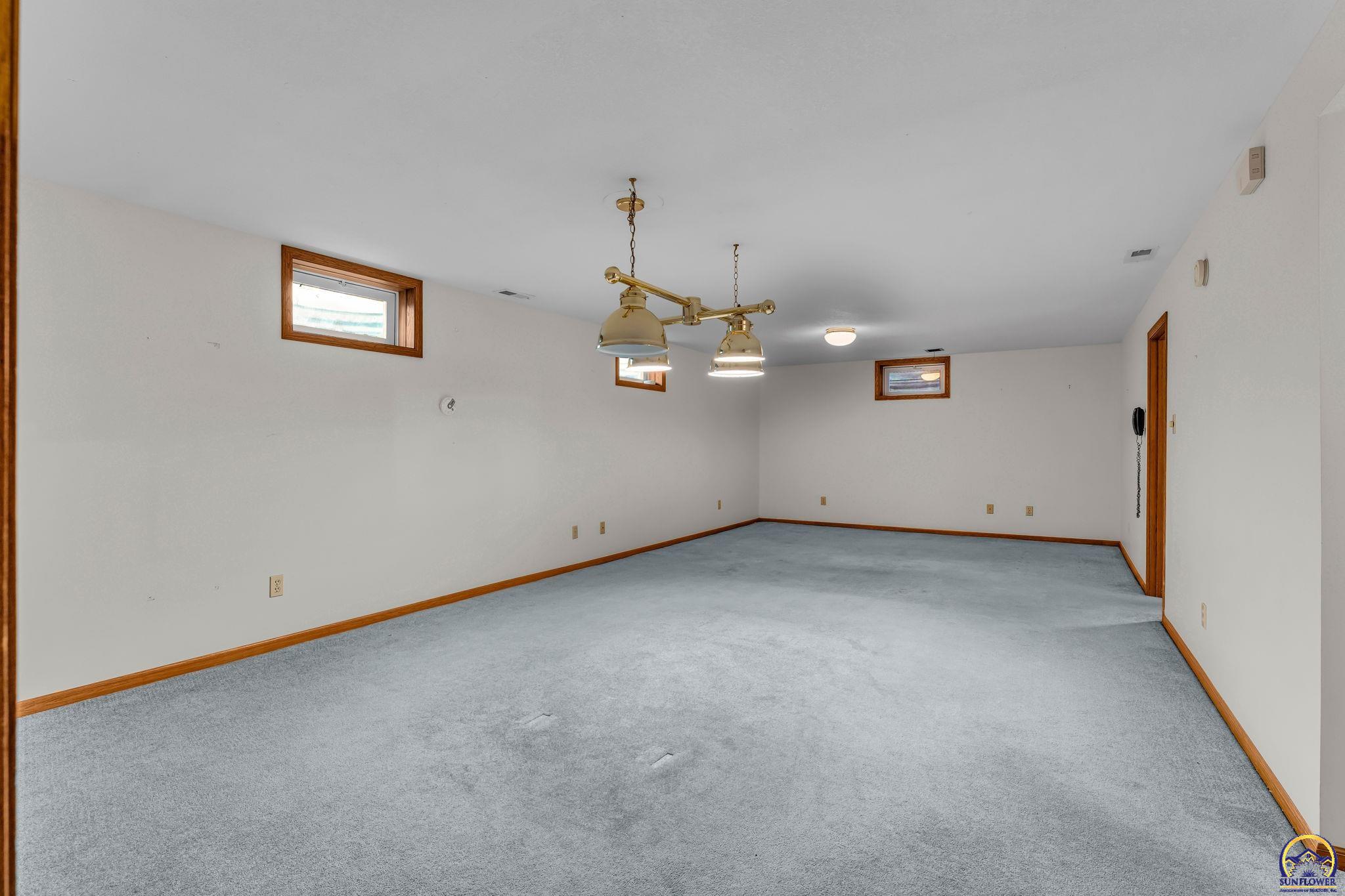 Topeka, Kansas 66611, United States, 5 Bedrooms Bedrooms, ,3 BathroomsBathrooms,Residential,Active,213496