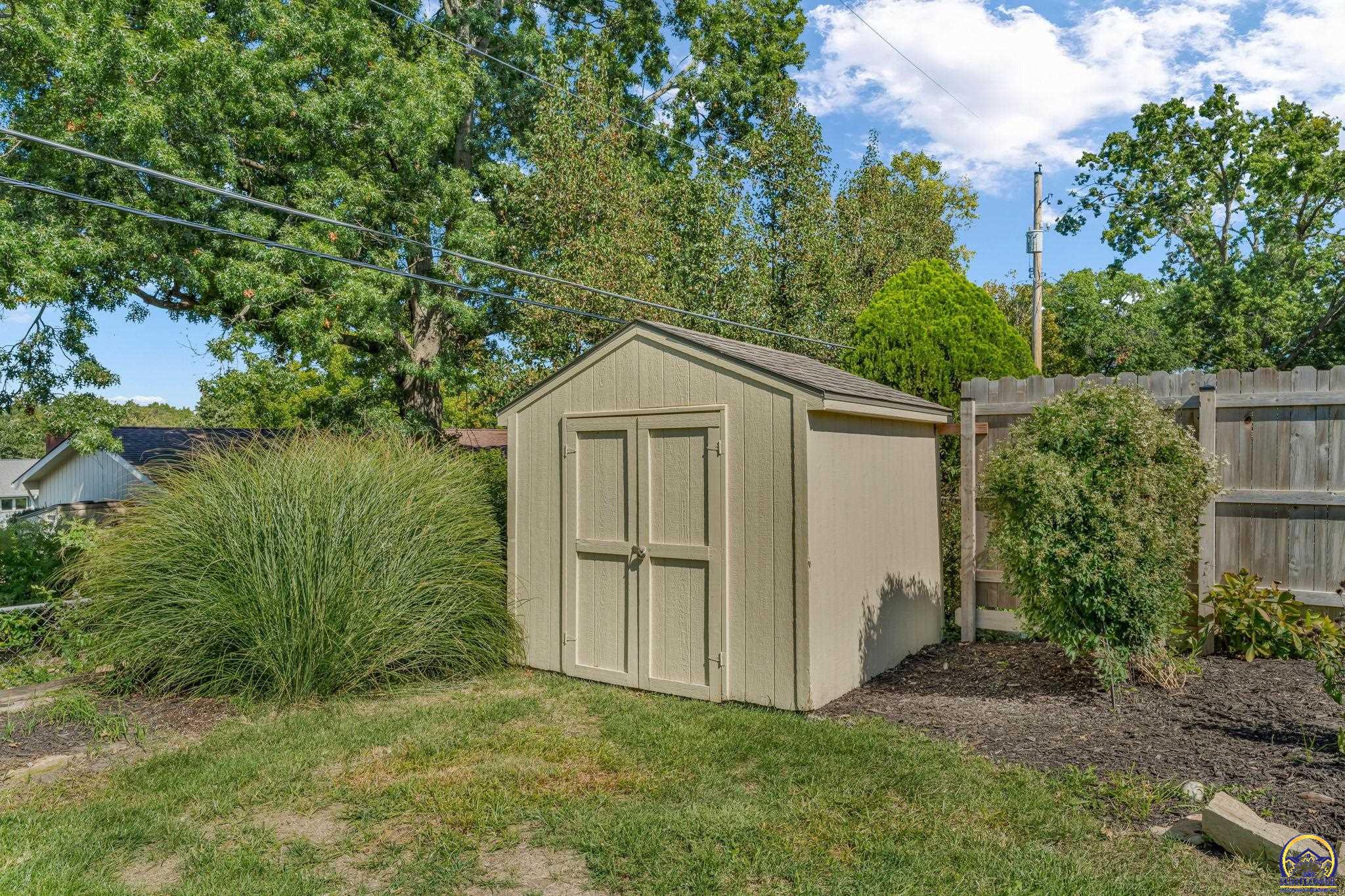 Topeka, Kansas 66611, United States, 5 Bedrooms Bedrooms, ,3 BathroomsBathrooms,Residential,Active,213496