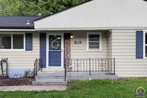 Tiny photo for 618 SW Crest Dr, Topeka, KS 66606 (MLS # 245599)