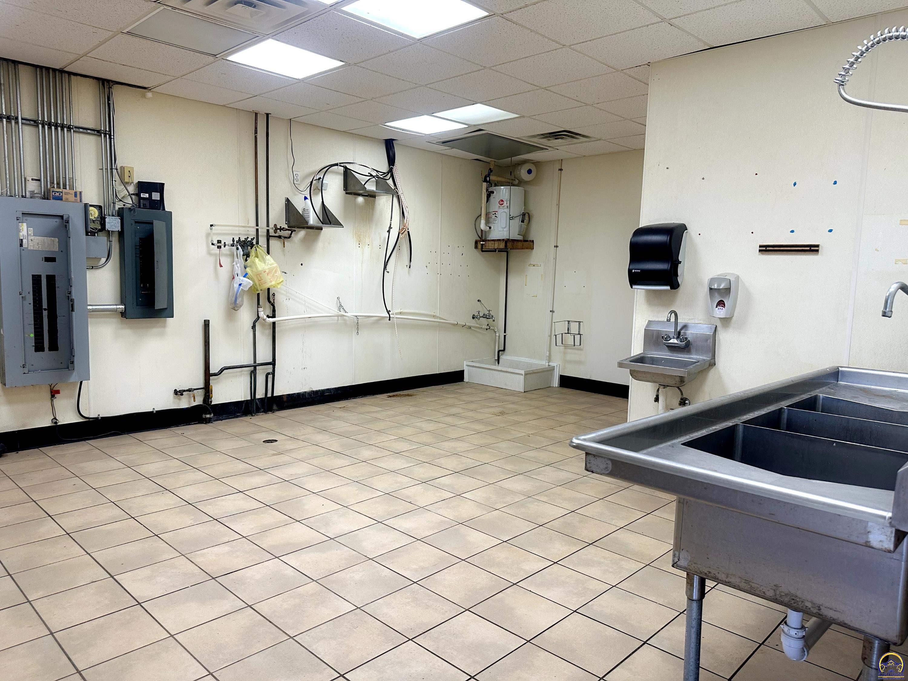 Topeka, Kansas 66619, United States, ,Commercial,Active,114471