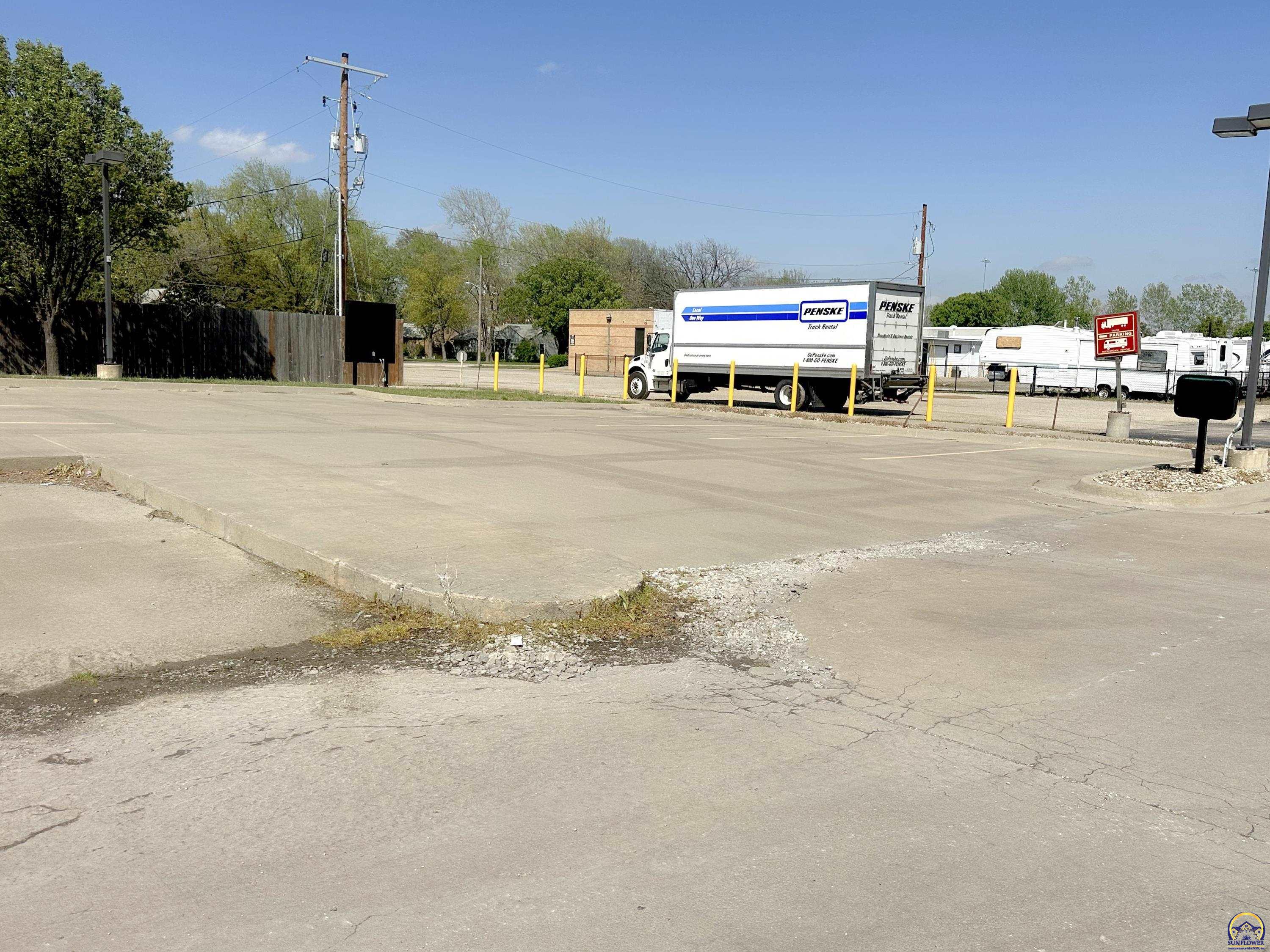 Topeka, Kansas 66619, United States, ,Commercial,Active,114471