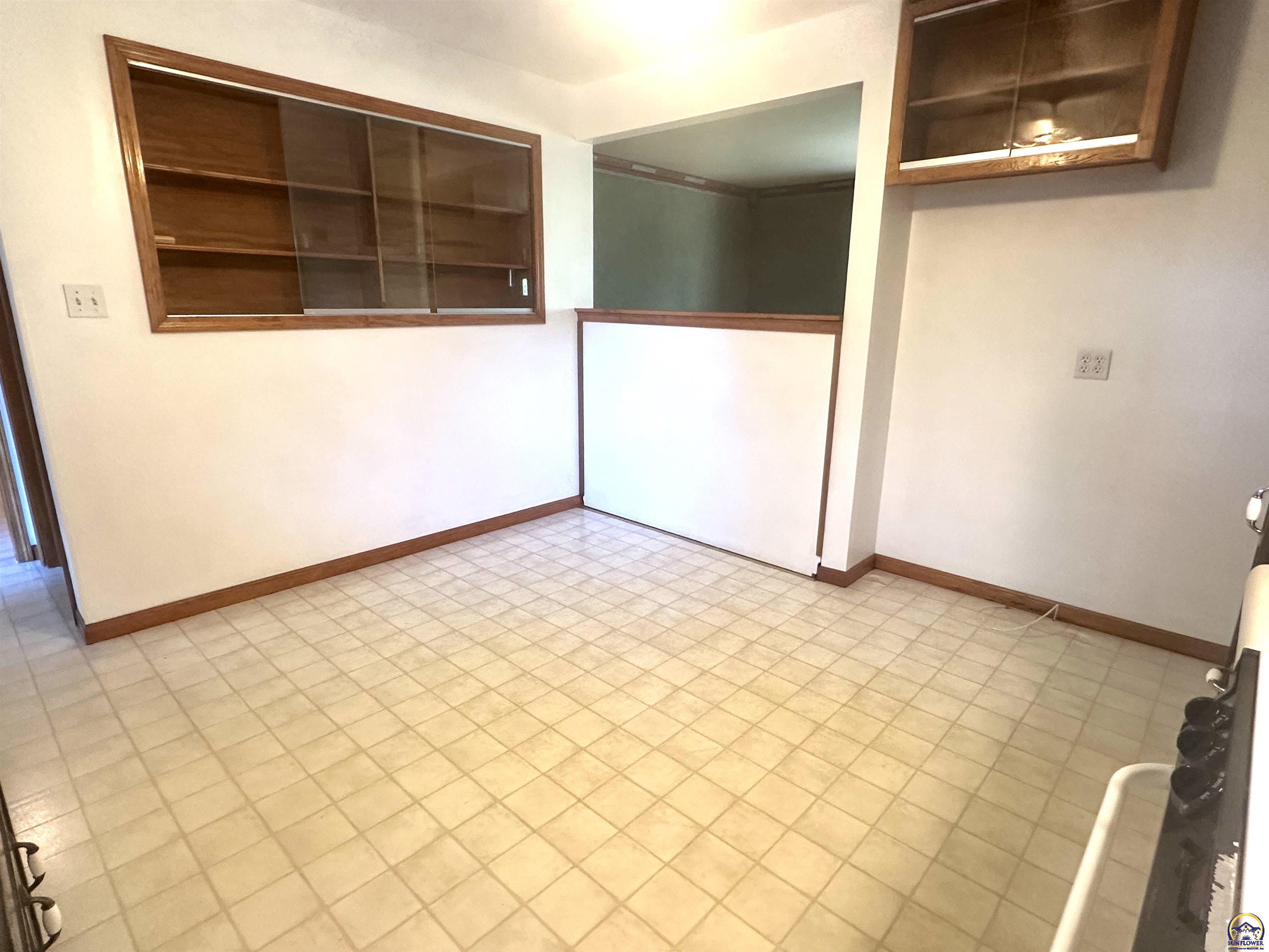 Topeka, Kansas 66618, United States, 2 Bedrooms Bedrooms, ,1 BathroomBathrooms,Residential,Active,214642