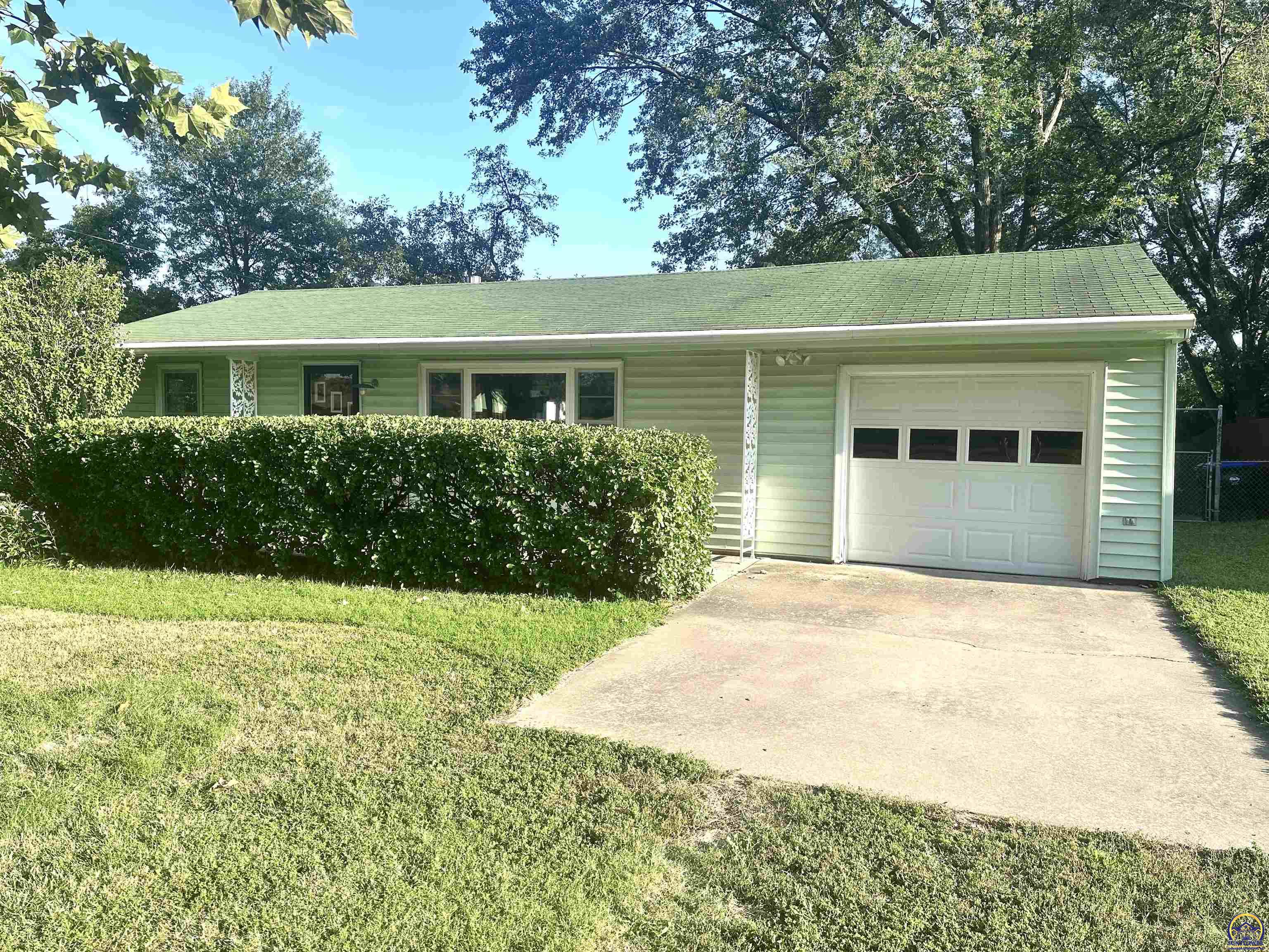 Topeka, Kansas 66618, United States, 2 Bedrooms Bedrooms, ,1 BathroomBathrooms,Residential,Active,214642