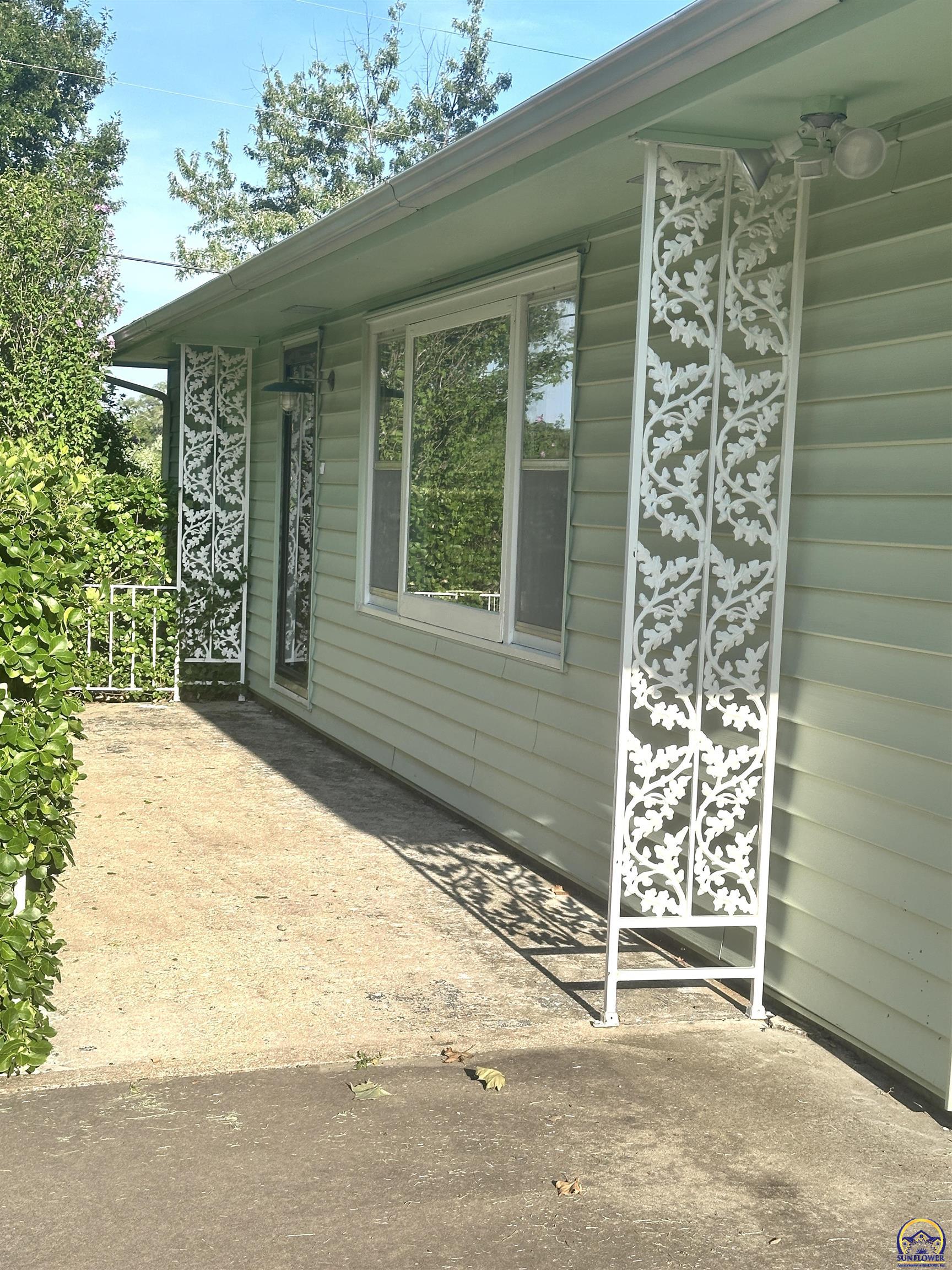 Topeka, Kansas 66618, United States, 2 Bedrooms Bedrooms, ,1 BathroomBathrooms,Residential,Active,214642