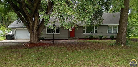 Photo of 150 N Main St, Rossville, KS 66533 (MLS # 246190)