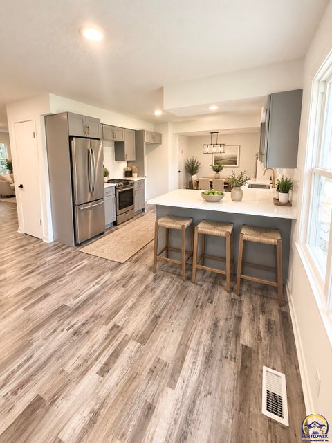 Tiny photo for 150 N Main St, Rossville, KS 66533 (MLS # 246190)