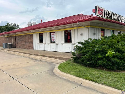 Tiny photo for 831 W 6th Ave, Emporia, KS 66801 (MLS # 247130)
