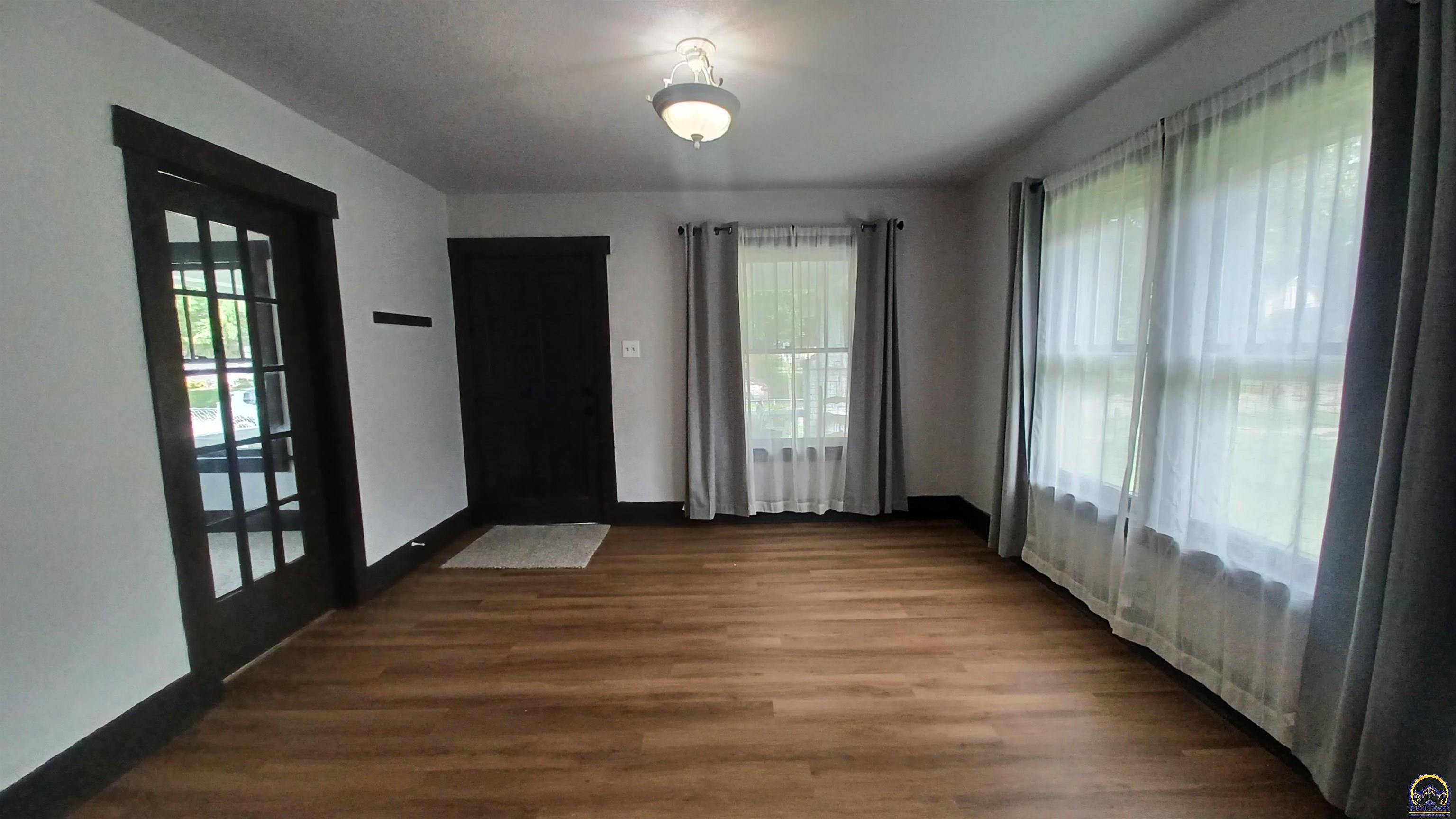 Topeka, Kansas 66616, United States, 3 Bedrooms Bedrooms, ,1 BathroomBathrooms,Residential,Pending,49847