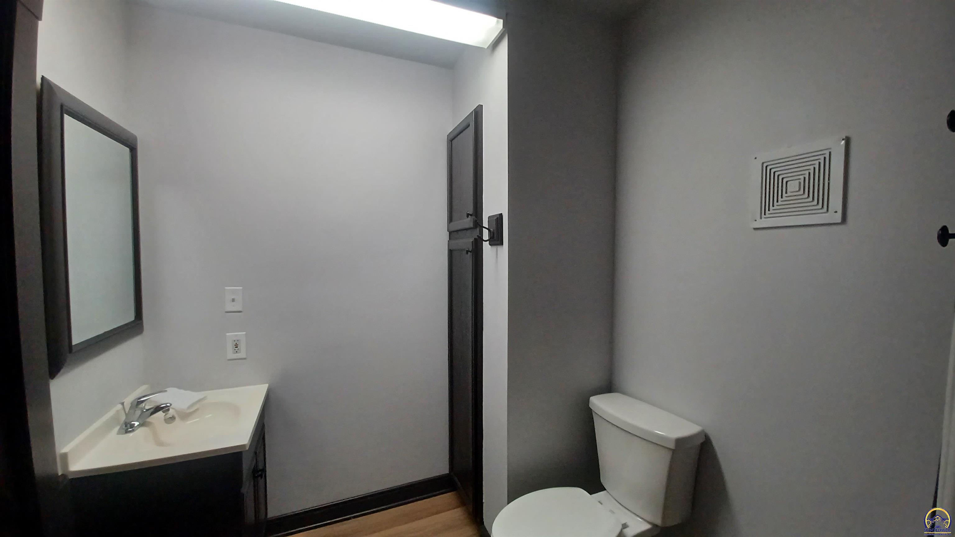 Topeka, Kansas 66616, United States, 3 Bedrooms Bedrooms, ,1 BathroomBathrooms,Residential,Pending,49847