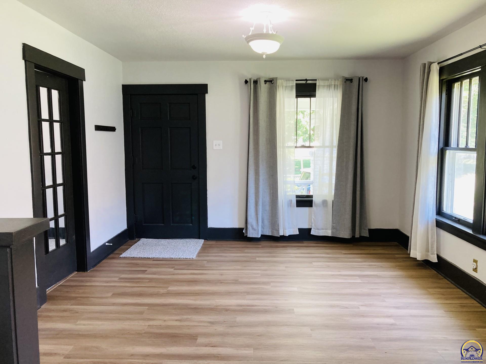 Topeka, Kansas 66616, United States, 3 Bedrooms Bedrooms, ,1 BathroomBathrooms,Residential,Pending,49847