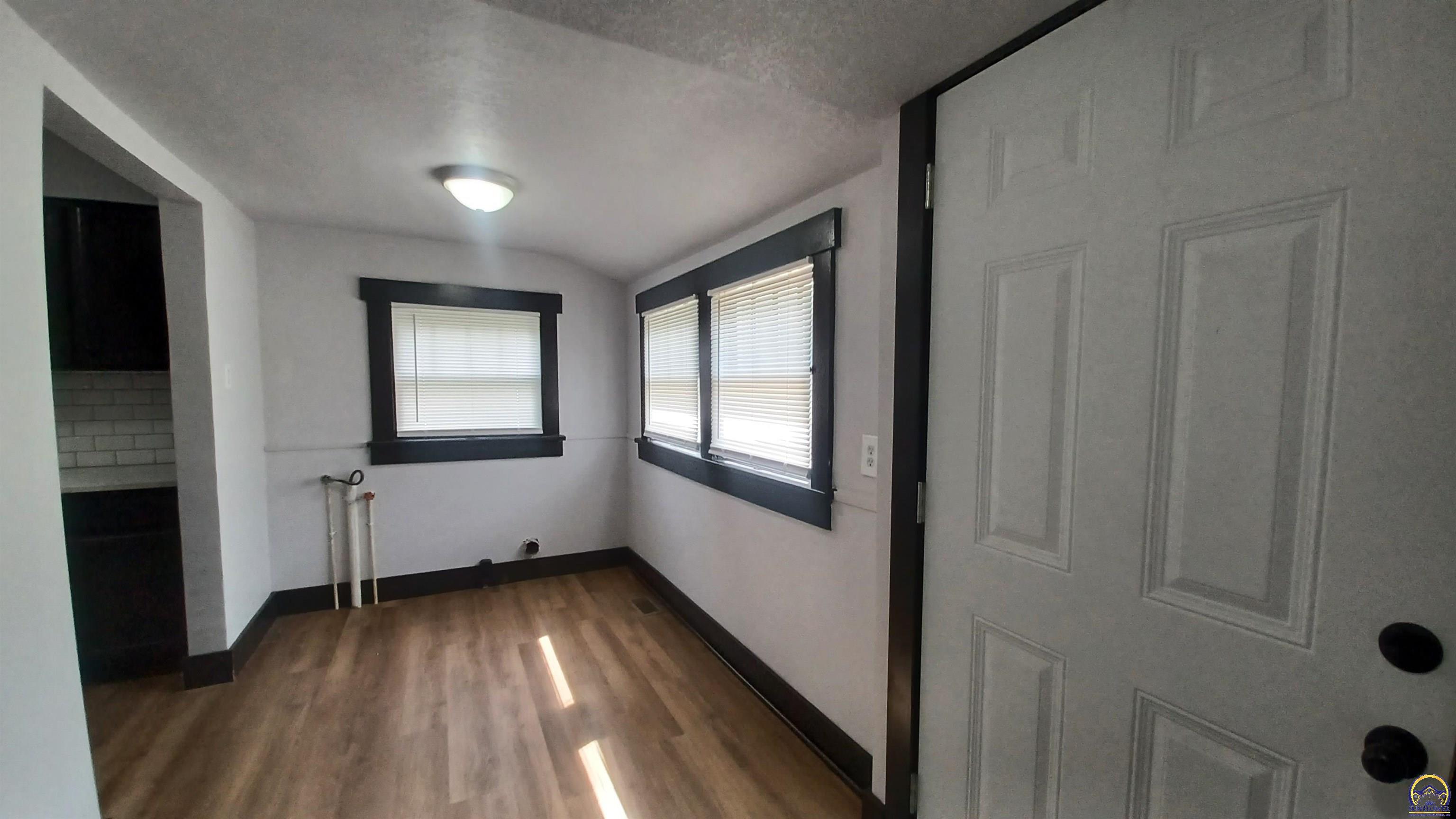 Topeka, Kansas 66616, United States, 3 Bedrooms Bedrooms, ,1 BathroomBathrooms,Residential,Pending,49847