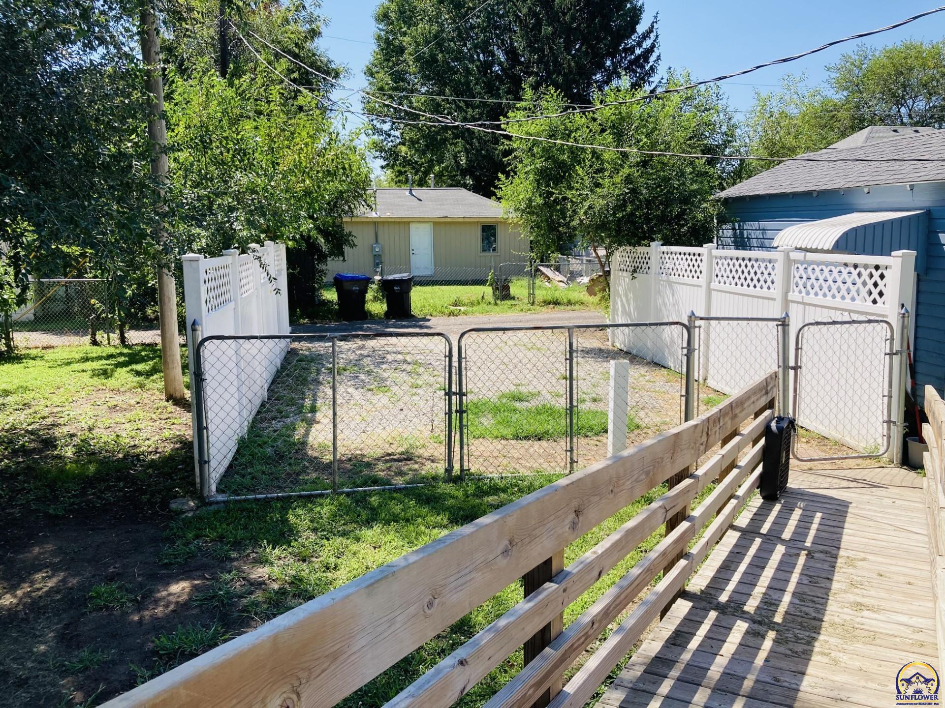 Topeka, Kansas 66616, United States, 3 Bedrooms Bedrooms, ,1 BathroomBathrooms,Residential,Pending,49847