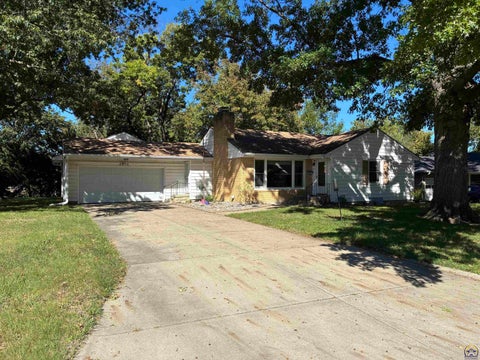 Photo of 4850 SW 19th St, Topeka, KS 66604 (MLS # 246922)