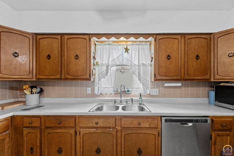 Tiny photo for 9120 W 269th St, Osage City, KS 66523 (MLS # 246846)