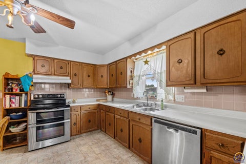 Tiny photo for 9120 W 269th St, Osage City, KS 66523 (MLS # 246846)