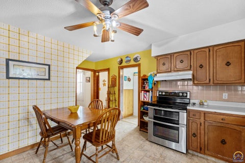 Tiny photo for 9120 W 269th St, Osage City, KS 66523 (MLS # 246846)