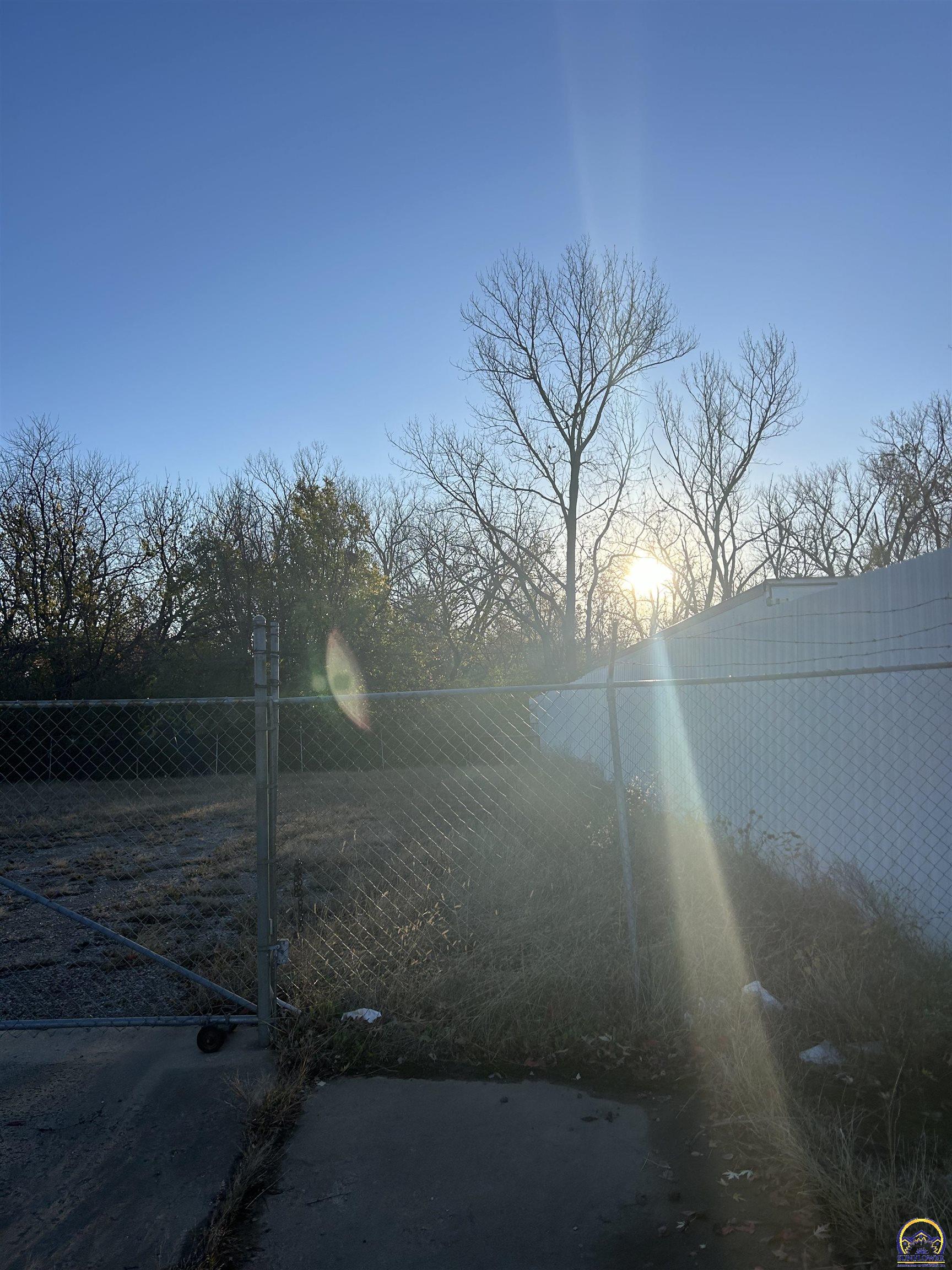 Topeka, Kansas 66609, United States, ,Commercial,Pending,31911