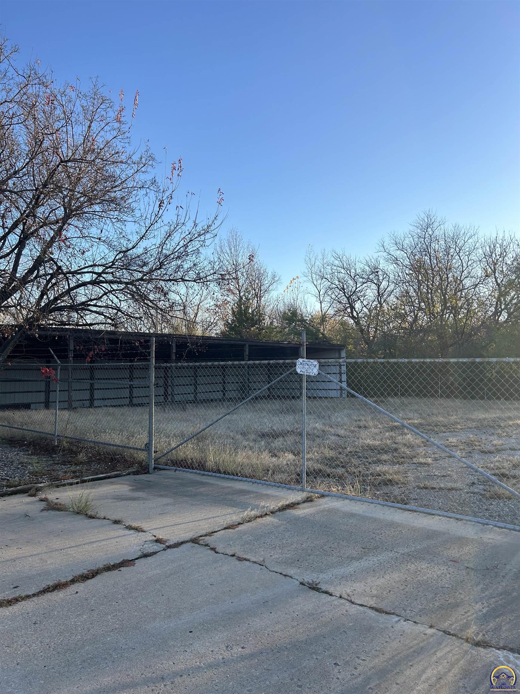 Topeka, Kansas 66609, United States, ,Commercial,Pending,31911